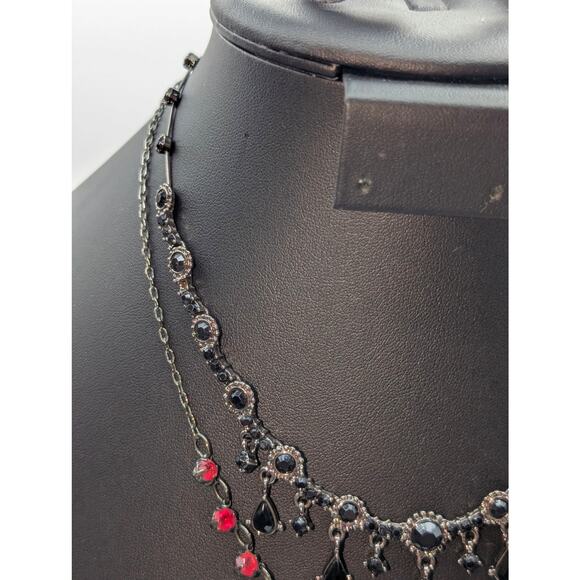 Lot of Two Black Red Crystal Antique Look Necklaces - Picture 4 of 9